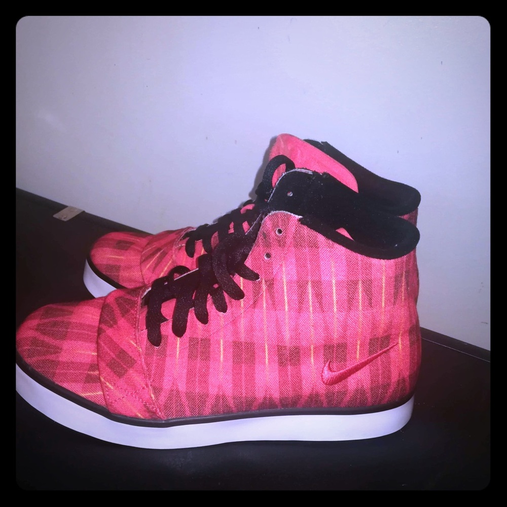 Women’s NIKE hi top